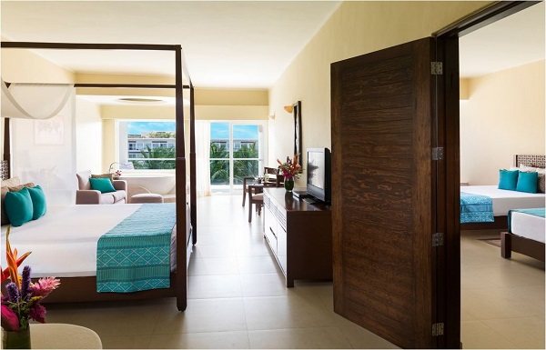 CONNECTING LUXURY JACUZZI® OCEAN VIEW SUITE