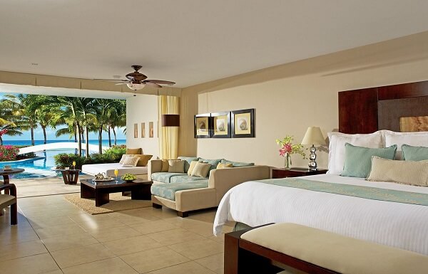 Junior Suite Swim-Up Ocean View