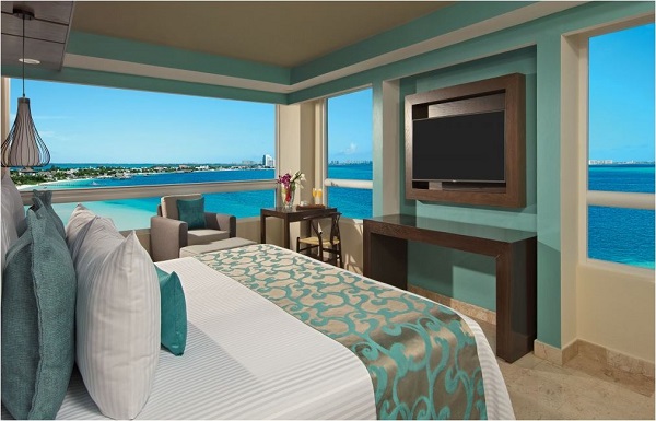 Preferred Club Ocean Front Corner Suite