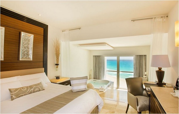 ROYALE HONEYMOON OCEANFRONT