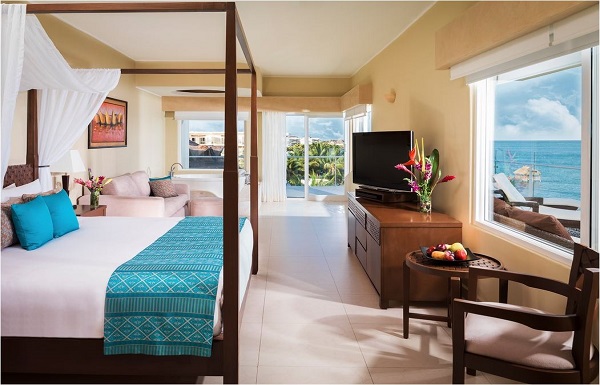 HONEYMOON OCEANFRONT SUITE