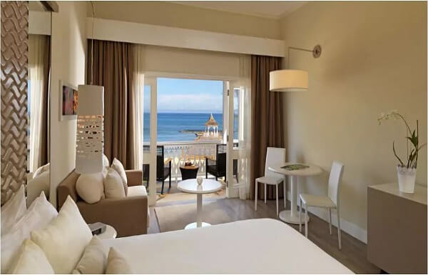 PREMIUM OCEANFRONT ROOM