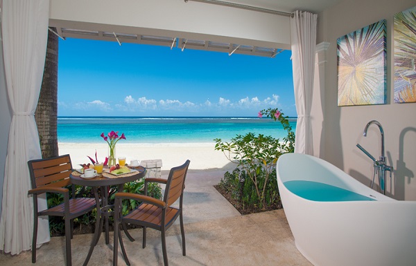 Windsor Beachfront Walkout Club Level Room with Patio Tranquility Soaking Tub