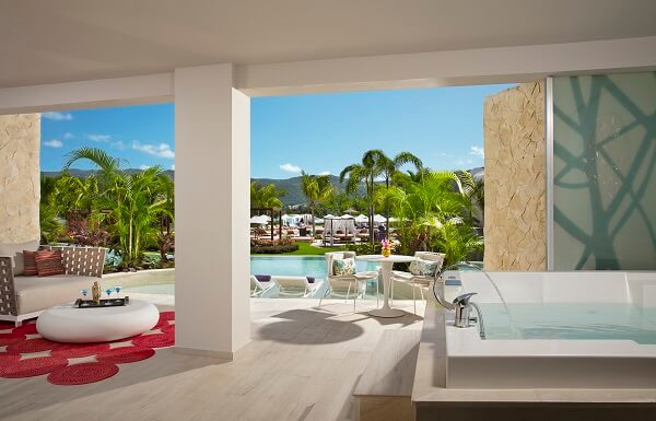 xhale club Master Suite Swim Out